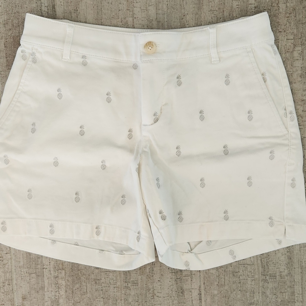 Tommy Bahama White Pineapple Embroidered Women's Shorts EUC Size 2